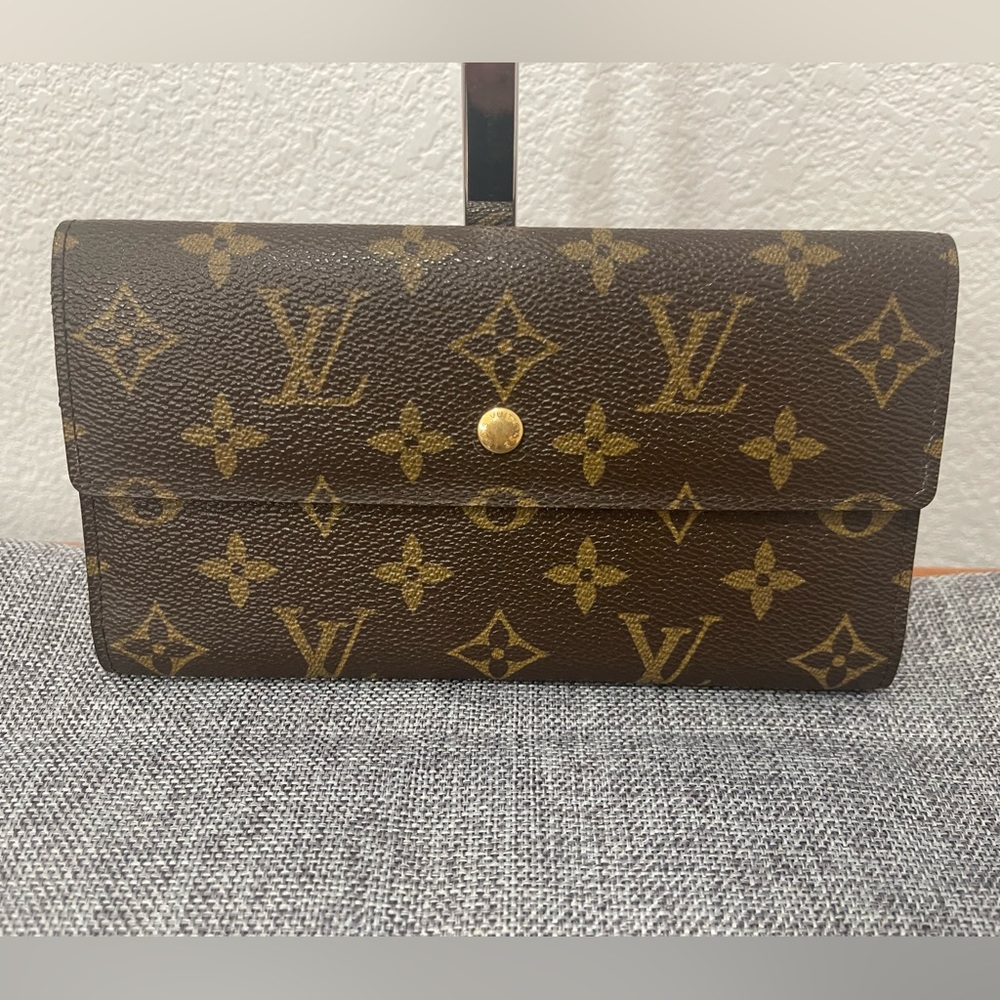 24. Louis Vuitton Porte Tresor International Wallet Monogram Canvas - Picture 1 of 9